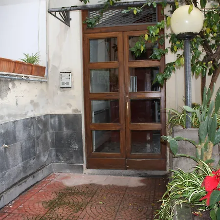 Tra L'Etna E Il Mare B&B-2